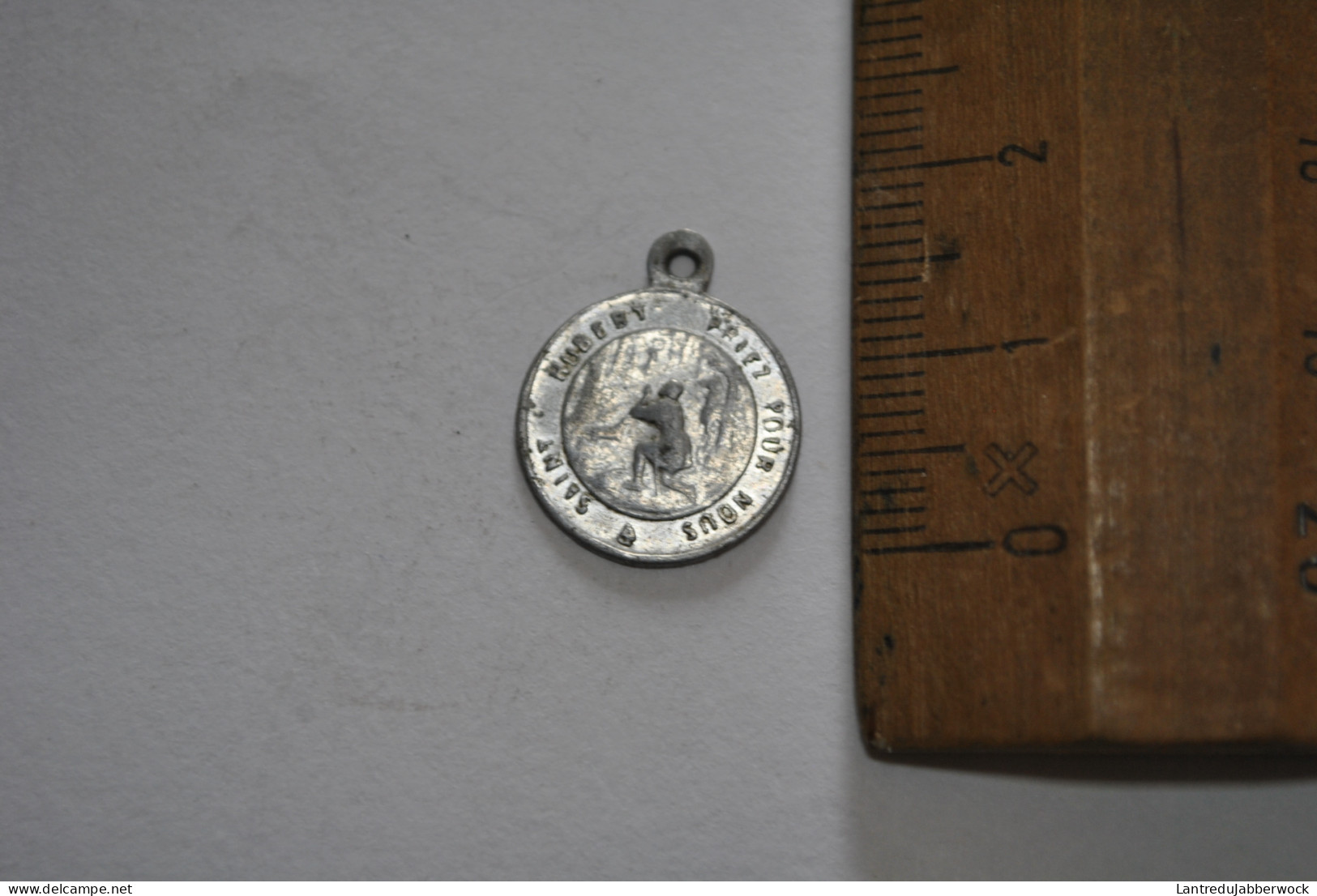 Ancienne Petite Médaille Adveniat Regnum Tuum Saint Hubert Priez Pour Nous Pendentif Alu Aluminium Souvenir - Godsdienst & Esoterisme