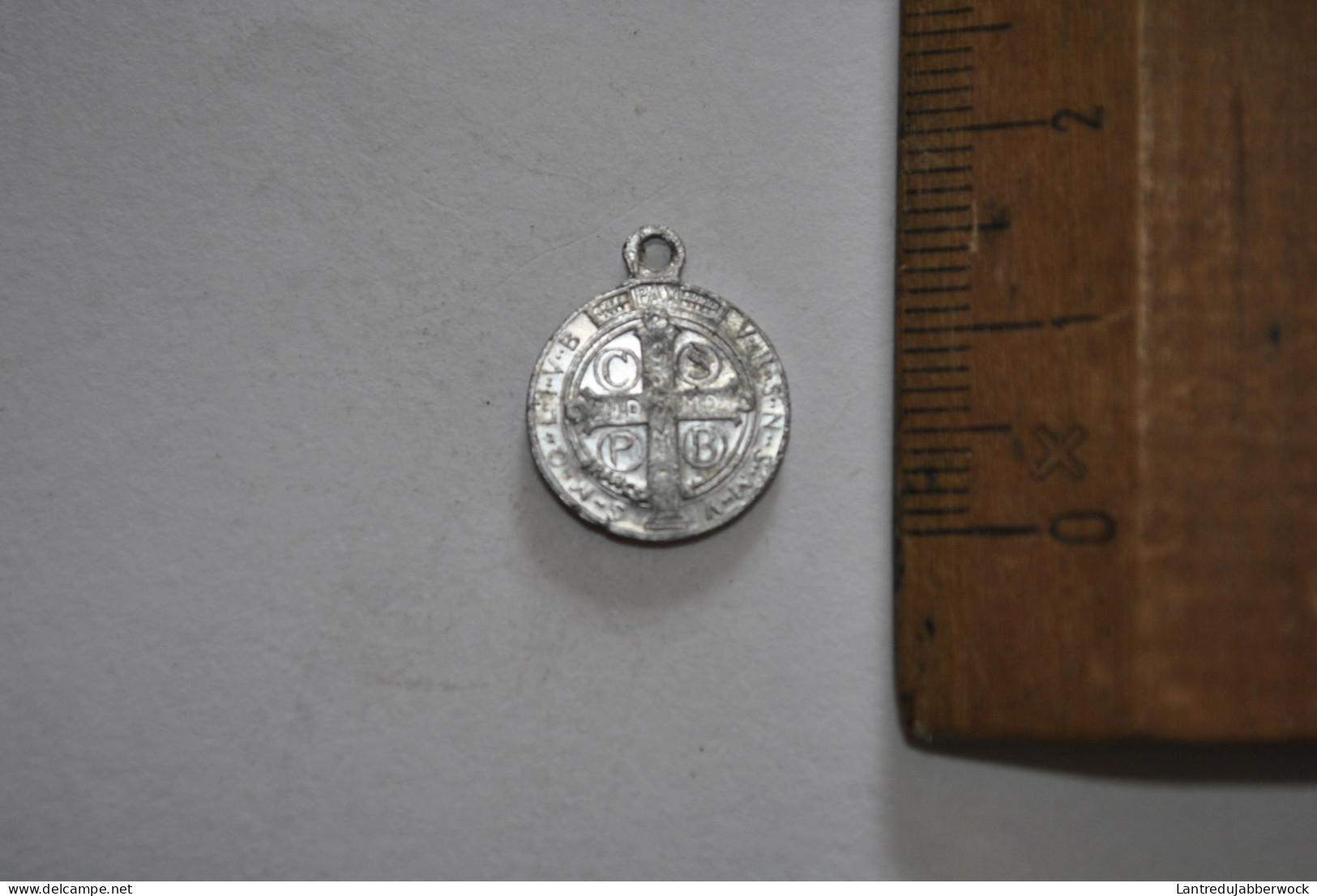 Ancienne Toute Petite Médaille Religieuse Priez Pour Nous Pendentif Alu Aluminium Souvenir écriture Illisible... - Godsdienst & Esoterisme