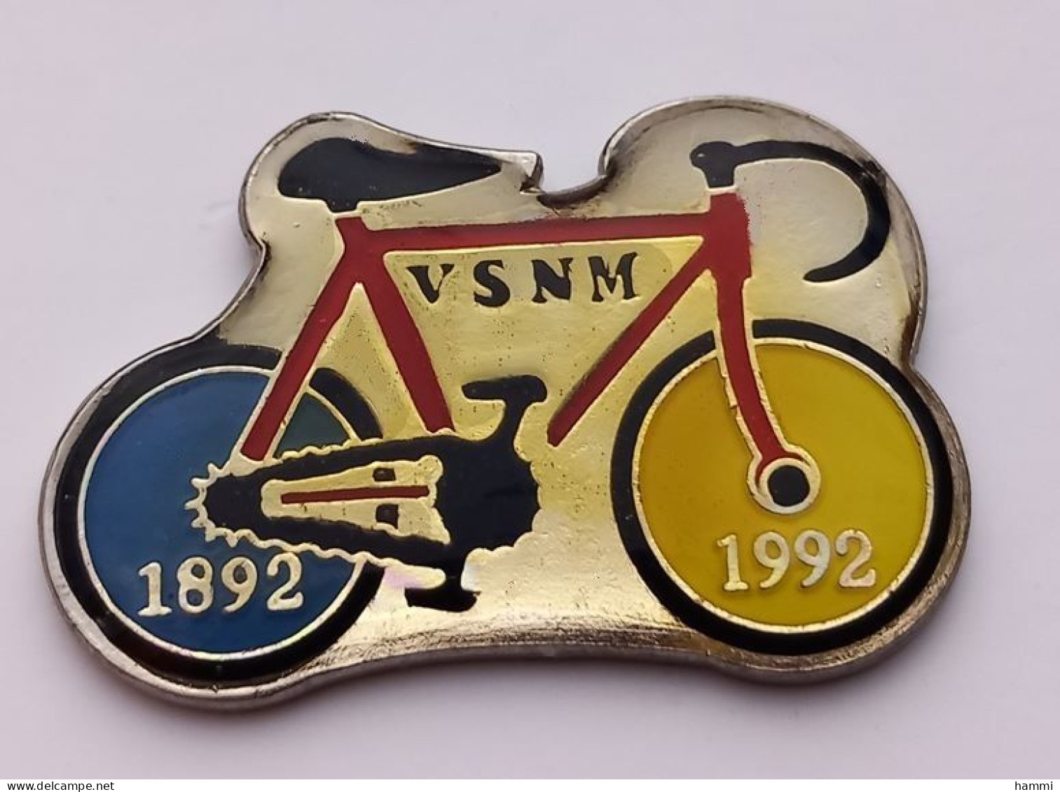 A316 Pin's Vélo Cyclisme VSNM CYCLOTOURISME 100 Ans 1892 1992 NEVERS Nièvre Achat Immédiat - Ciclismo