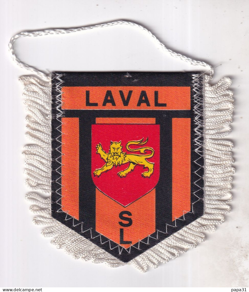 Fanion,Ecusson Football  LAVAL  STADE LAVALLOIS - Bekleidung, Souvenirs Und Sonstige