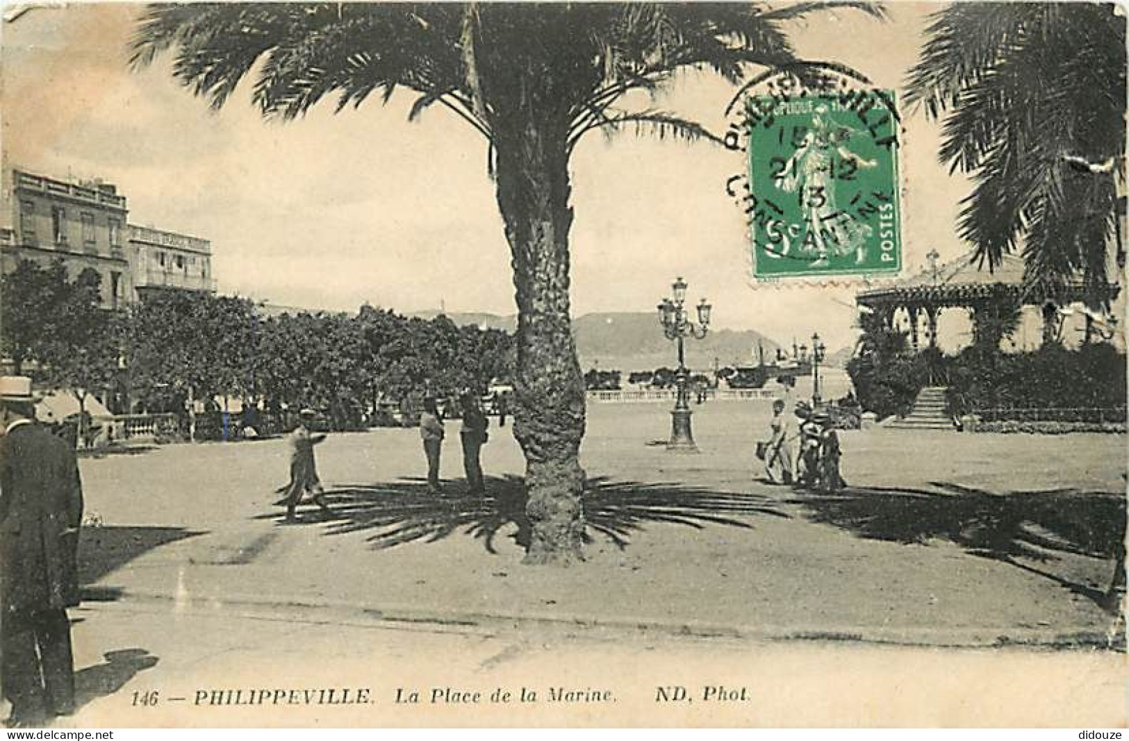 Algérie - Philippeville - La Place De La Marine - Animée - Oblitération Ronde De 1913 - Etat Coin Supérieur Gauche Très  - Skikda (Philippeville)