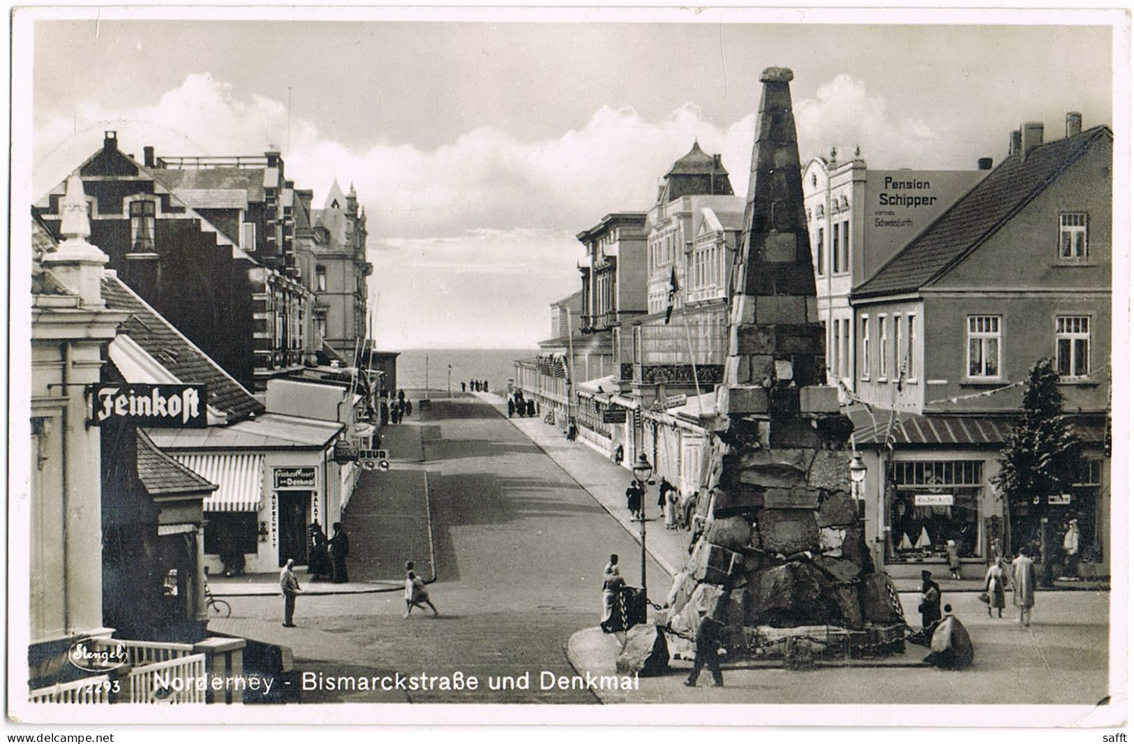 AK Norderney, Bismarckstraße Und Denkmal 1942 - Norderney