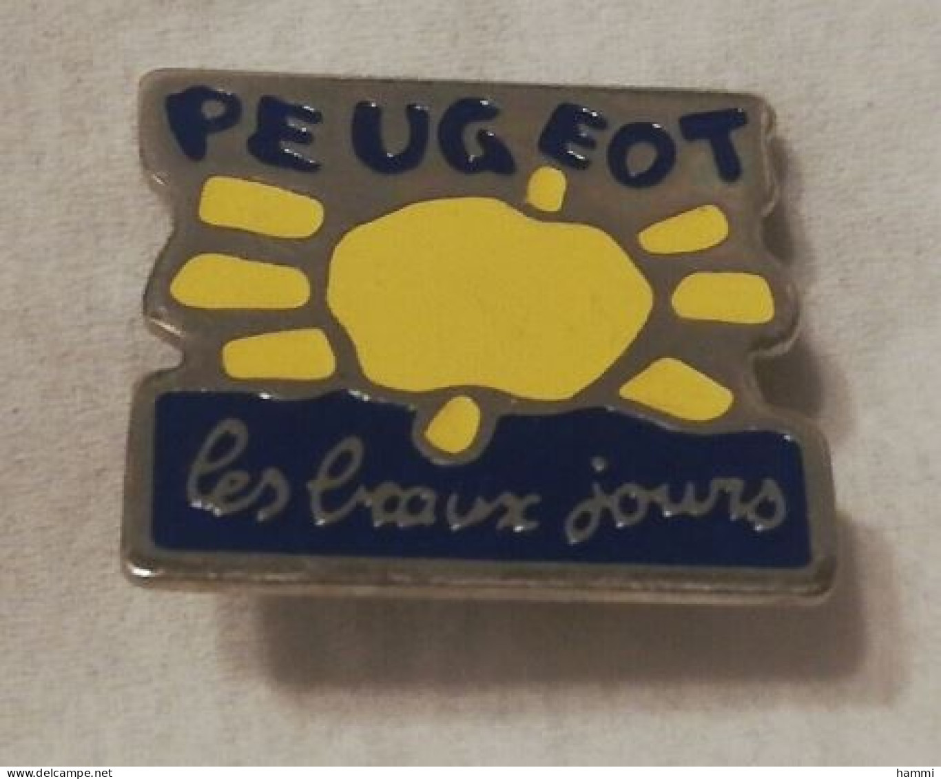 VP32 Pin's PEUGEOT BEAUX JOURS 20 MM X16MM Achat Immédiat - Peugeot