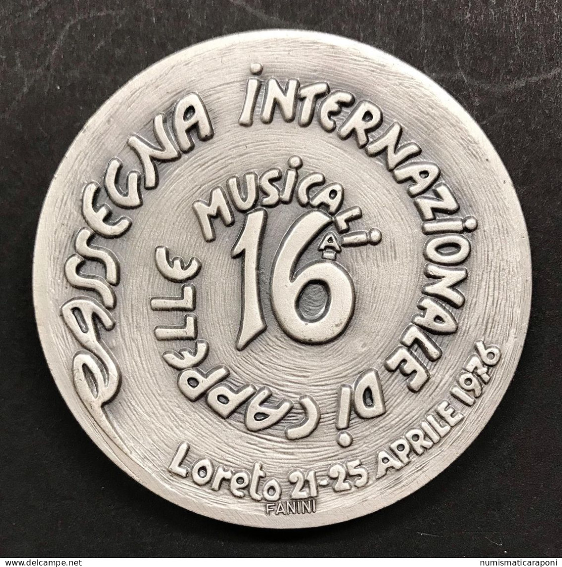 Medaglia Rassegna Internazionale Cappelle Musicali Loreto 1976 59 Mm - Professionali/Di Società