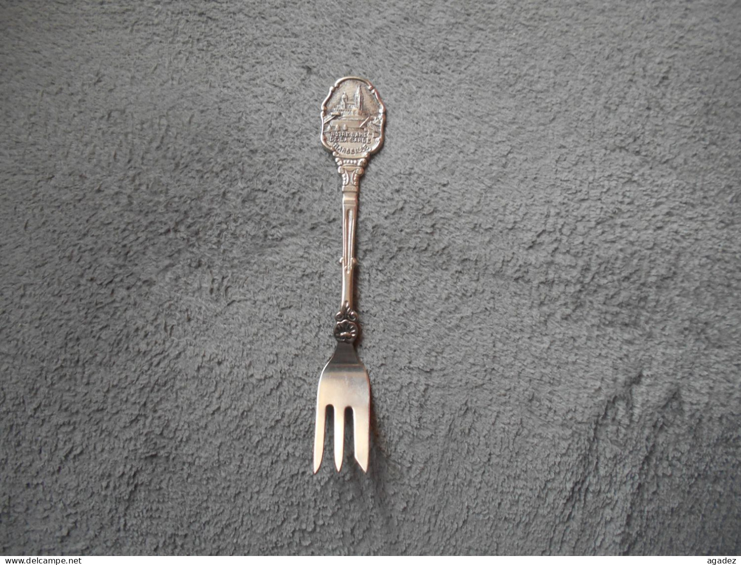 Ancienne Petite Fourchette Souvenir Marseille Notre Dame De La Garde - Spoons