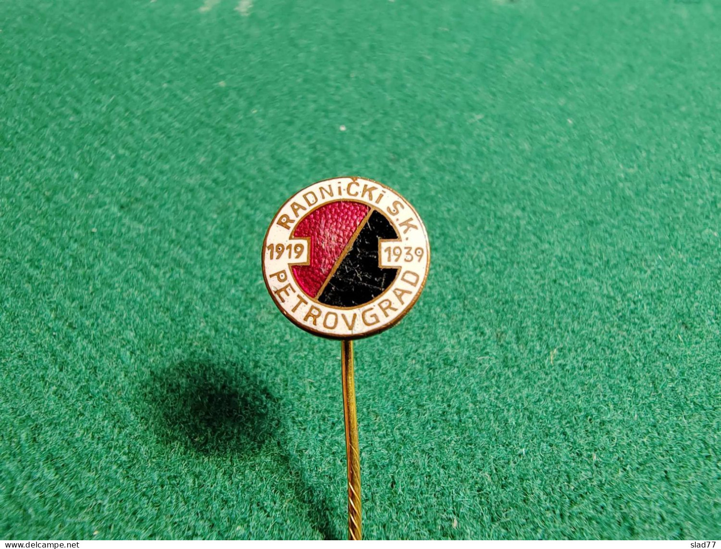 Radnicki S.K. Football Club Petrovgrad  (Zrenjanin) Banat Serbia Kingdom Of Yugoslavia Pin Badge - Fussball