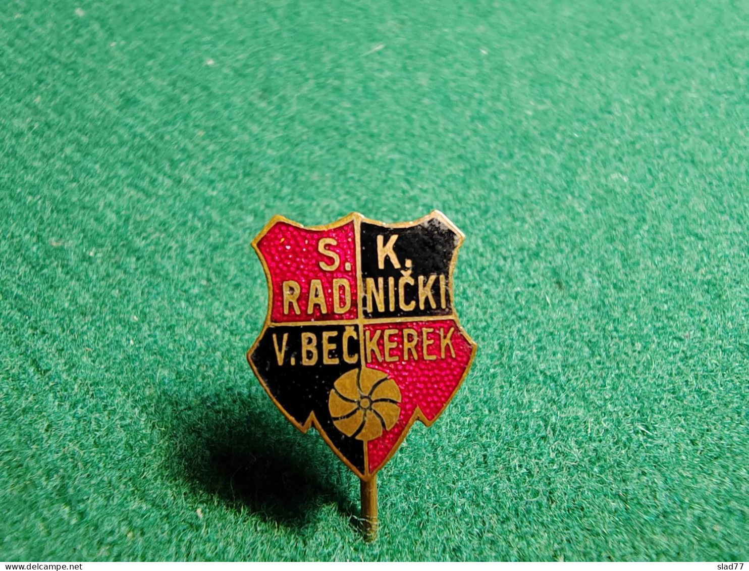 Radnicki S.K. Football Club Veliki Beckerek  (Zrenjanin) Banat Serbia Kingdom Of Yugoslavia Pin Badge - Voetbal