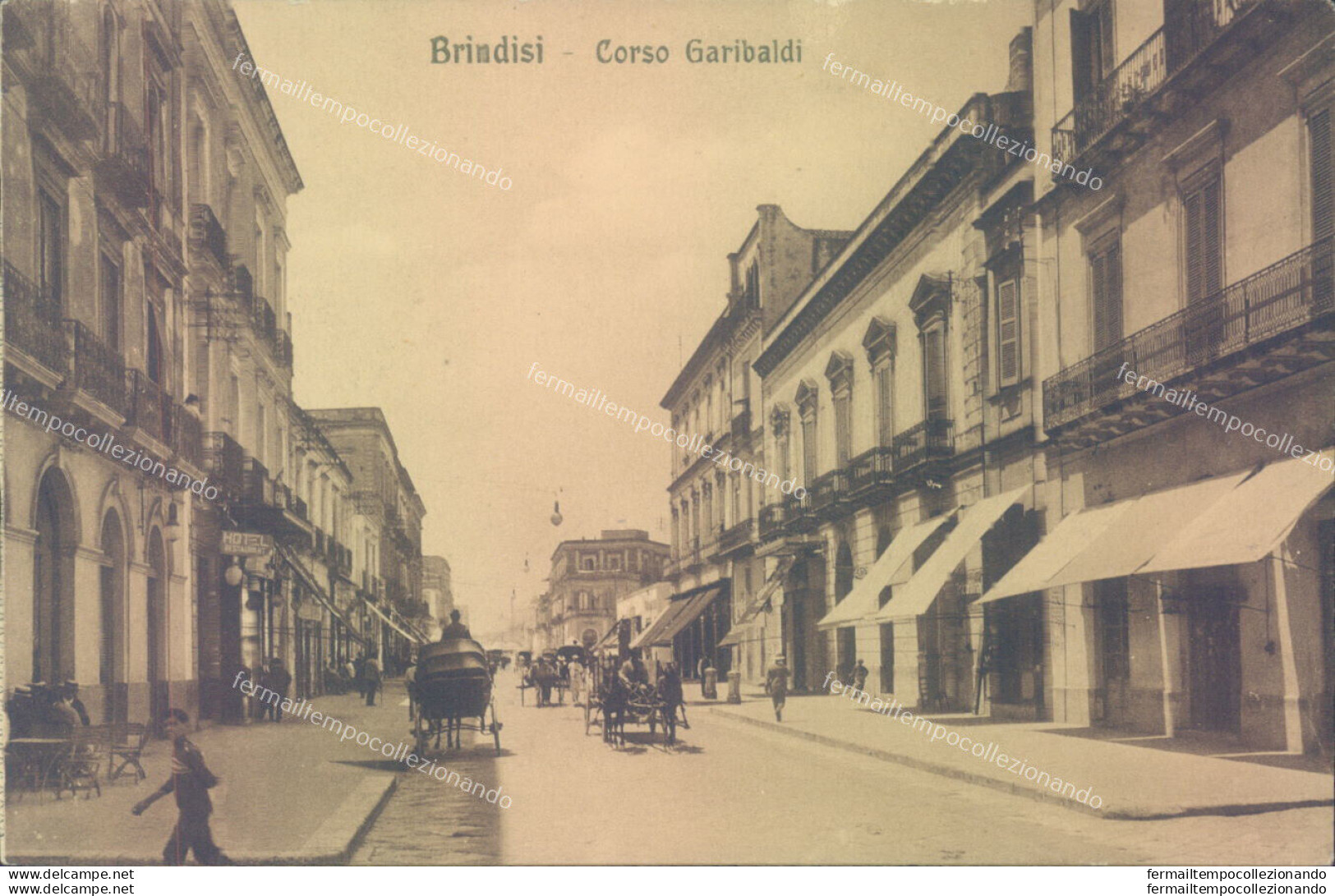 Ae207 Cartolina Brindisi  Citta' Corso Garibaldi - Brindisi