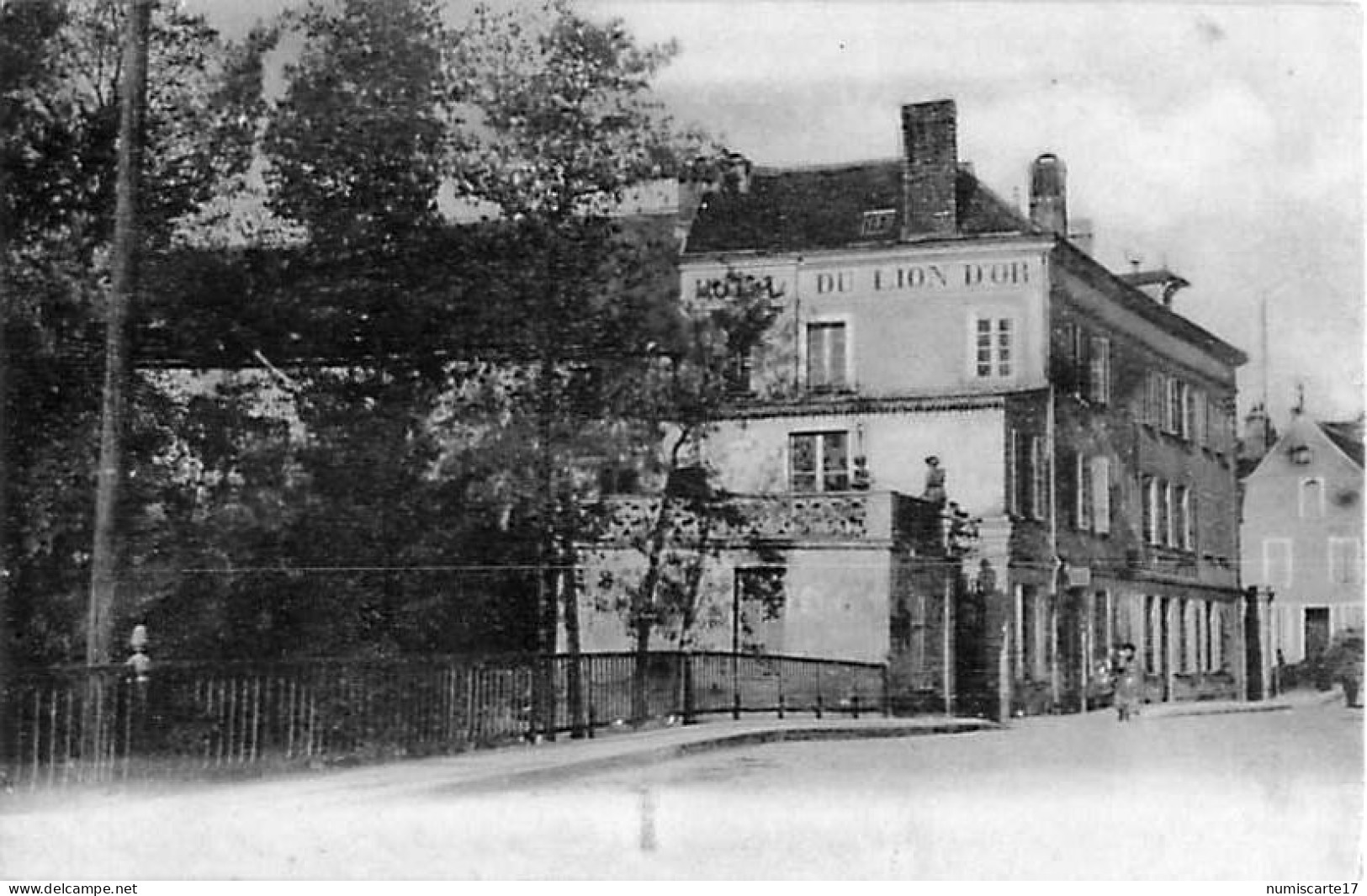 Cpa CHABLIS 89 Rue Du Pont, Hôtel Du Lion D' Or ( Non Légendée ) - Chablis