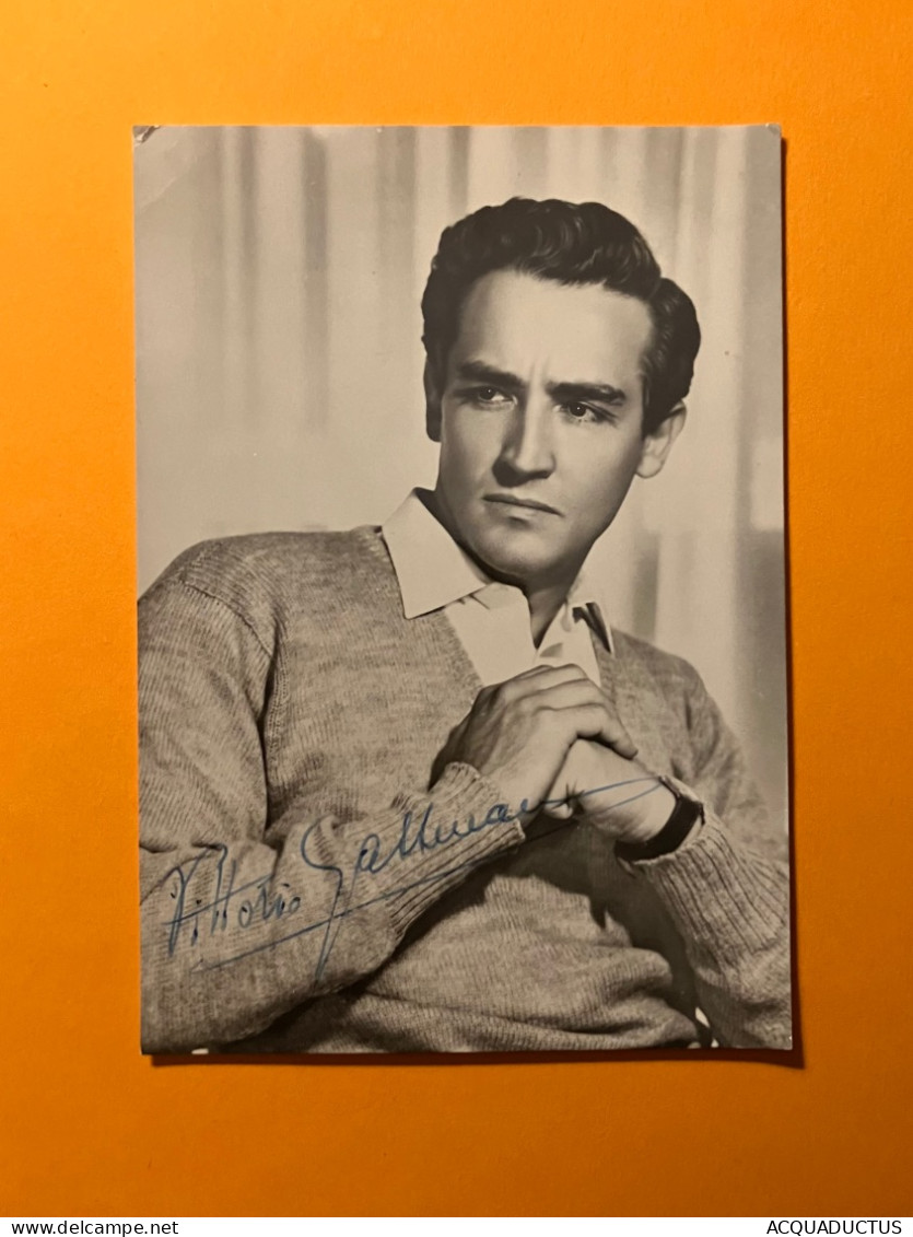 AUTOGRAPHED- SIGNED PHOTO OF VITTORIO GASSMAN - Zonder Classificatie