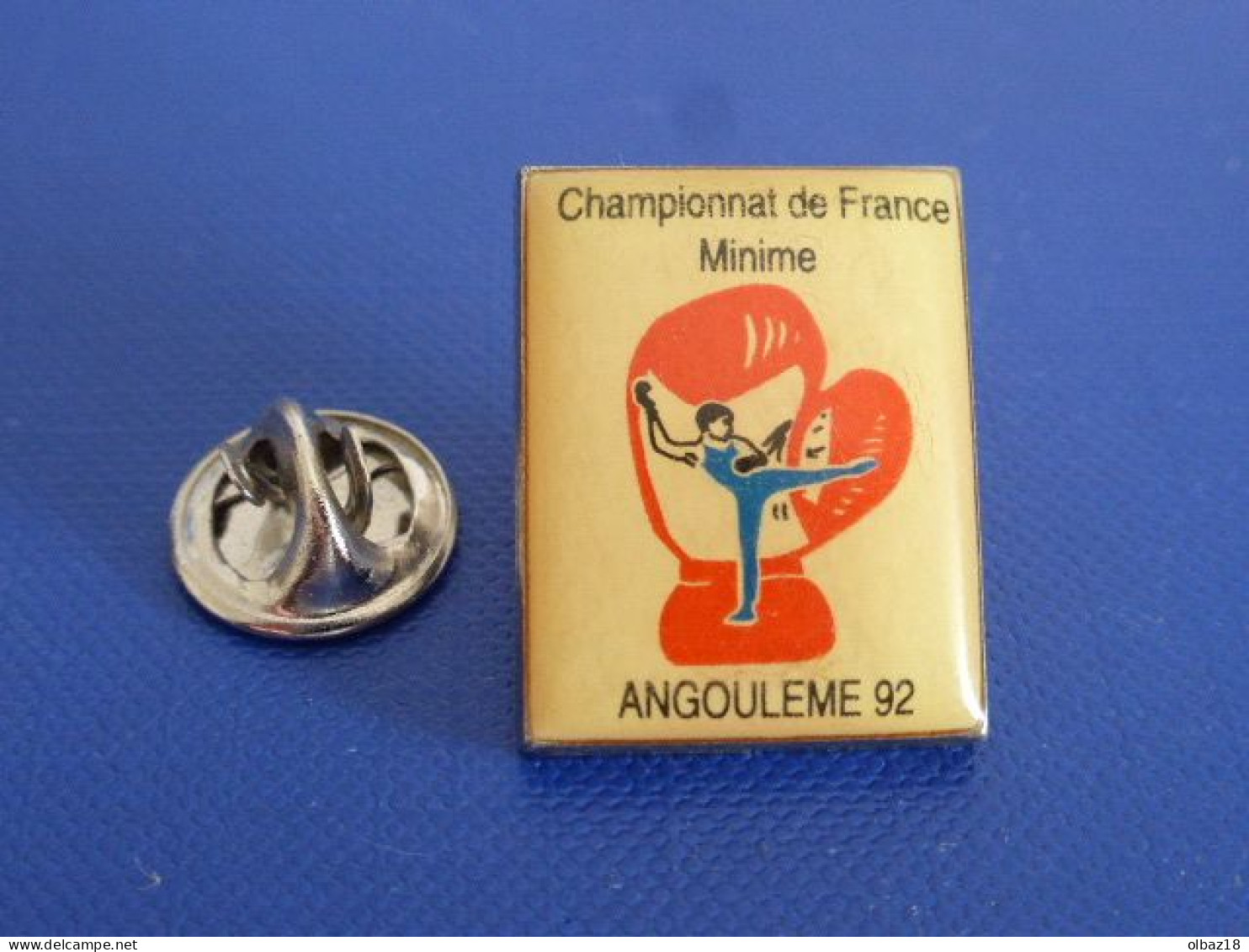 Pin's Boxe Championnat De France Minime - Angoulème 92 - Grant De Boxe Boxeur (PT28) - Pugilato