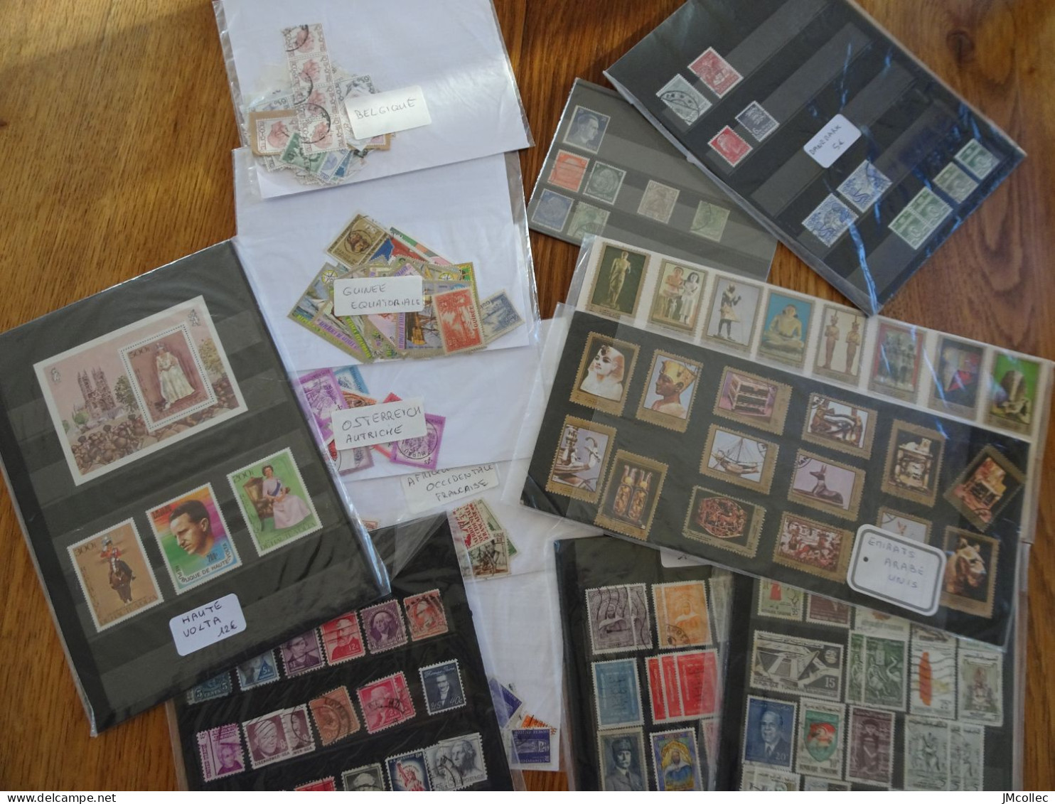 Timbres Postes De Différents Pays - Boites A Timbres