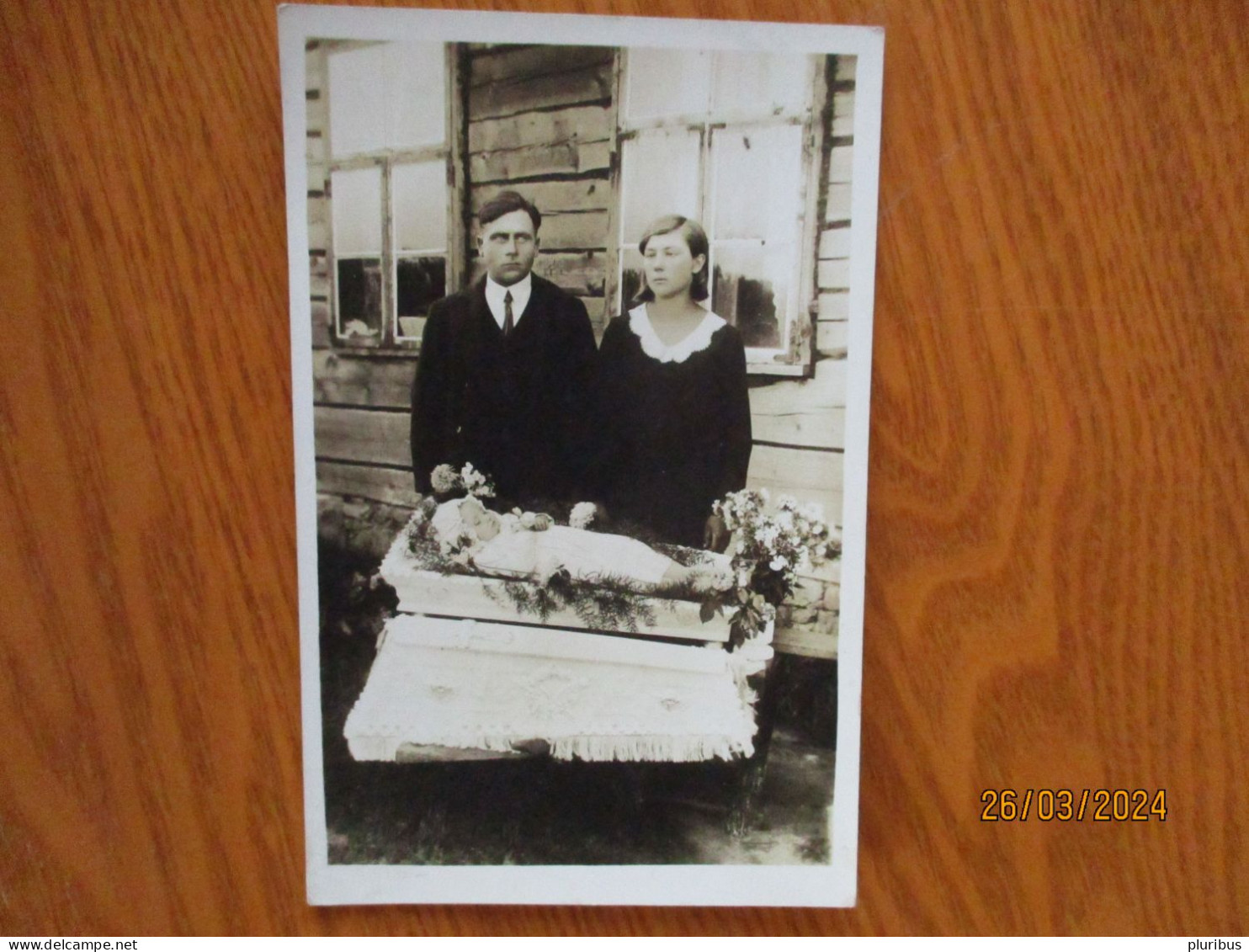 POST MORTEM , FUNERAL , DEAD LITTLE CHILD IN CASCET , 19-6 - Begrafenis