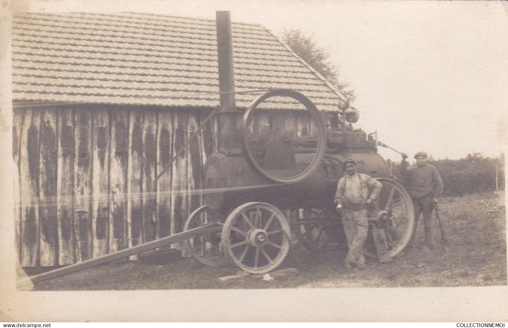 Carte Photo ,,,UNE LOCOMOBILLE ,,je Ne Peux La Située ,,à VOUS DE VOIR ET ETUDIER - Matériel