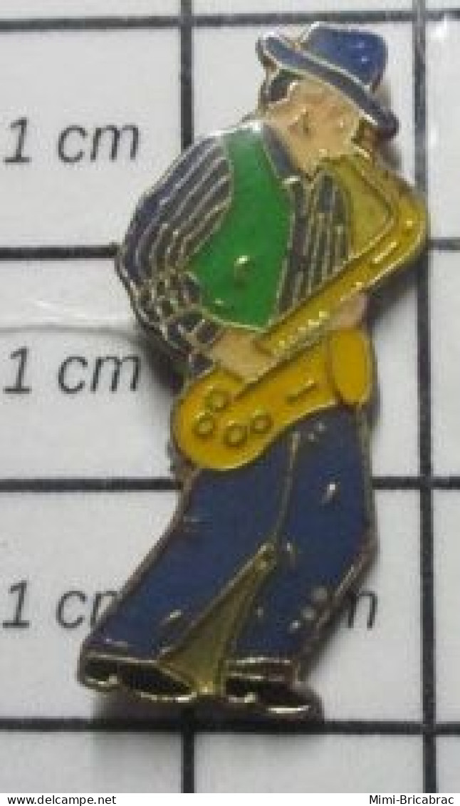 511B Pin's Pins / Rare Et De Belle Qualité / MUSIQUE / SAXO SAXOPHONISTE GENRE "JO LE TAXI" - Musique