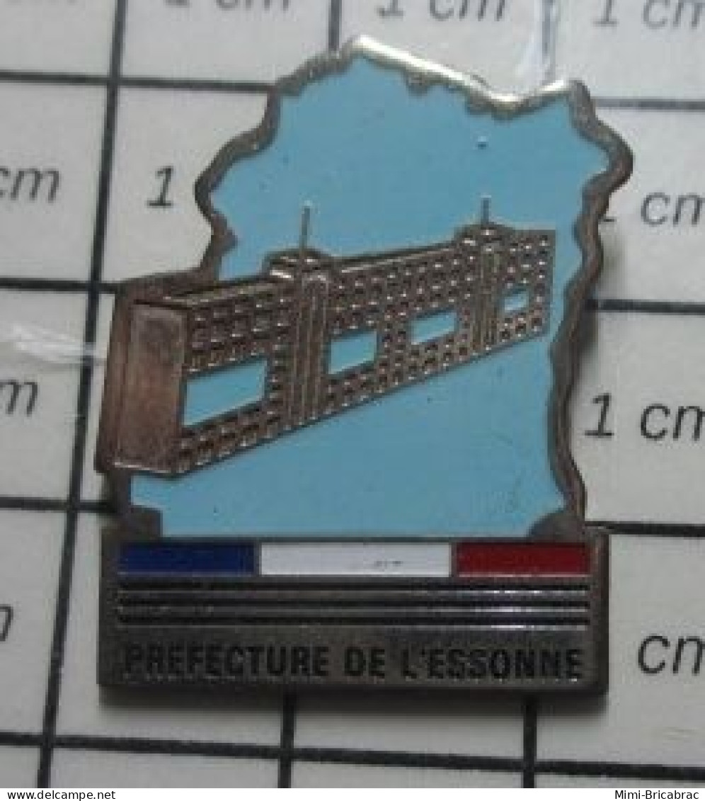 1920 Pin's Pins / Beau Et Rare /  ADMINISTRATIONS / LA PREFECTURE DE L'ESSONNE ça Fait Réver ! - Administraties