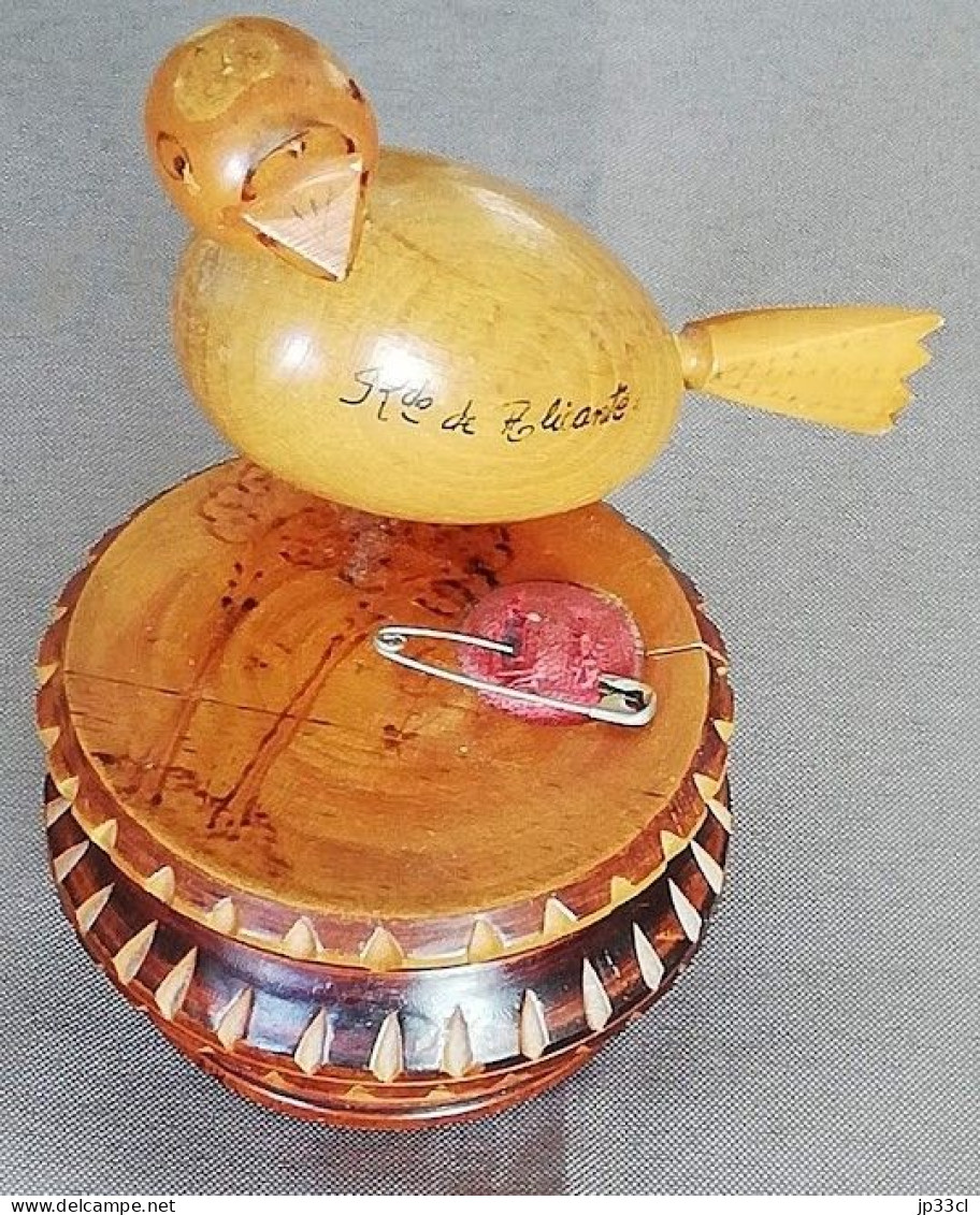 Boîte à Couture En Bois Surmontée D'un Oiseau Avec Mention "Rondo De Alicante" - Dozen