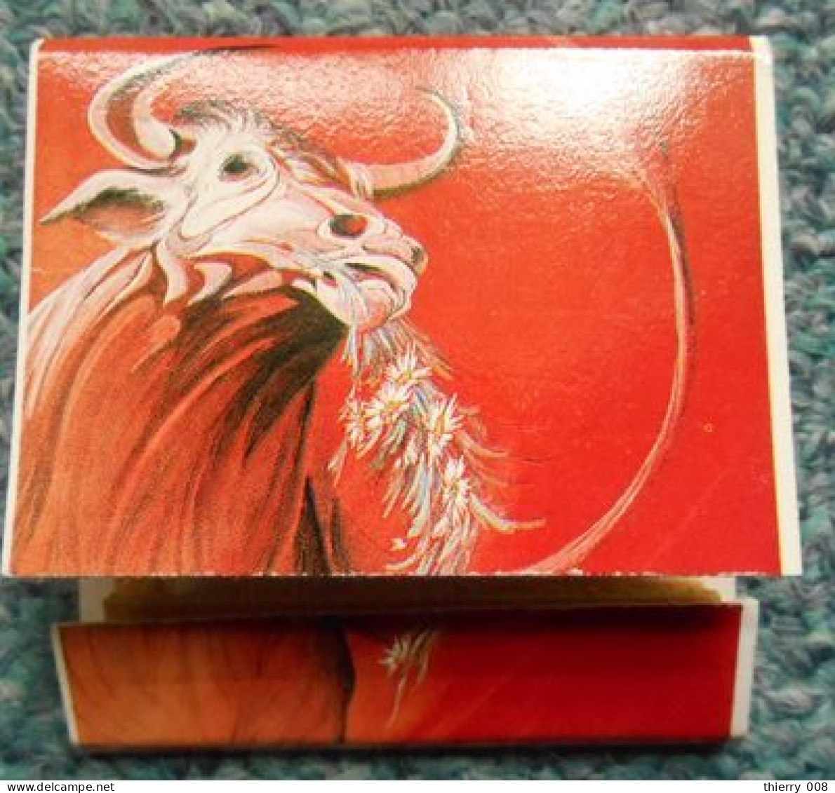 34 Pochettes Allumettes Les Signes Du Zodiaque Taureau Vide - Matchboxes