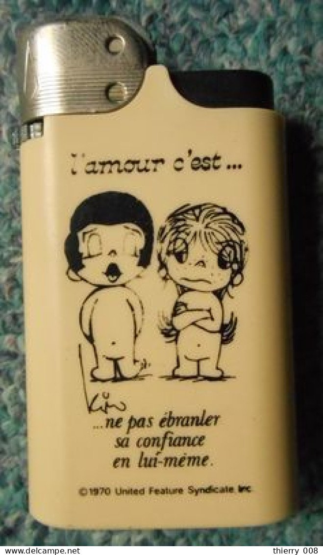 11 Briquet Djeep Love Is L'amour C'est... Ne Pas ébranler Sa Confiance En Lui-même (vide) - Andere & Zonder Classificatie