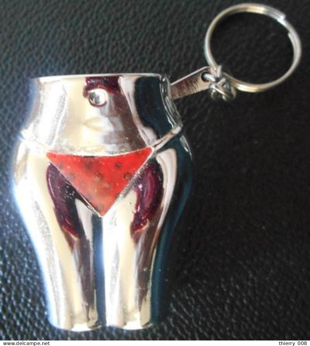 Briquet Sexy Couleur Argent En Porte-clef  Fesses De Femme En String Rouge - Andere & Zonder Classificatie