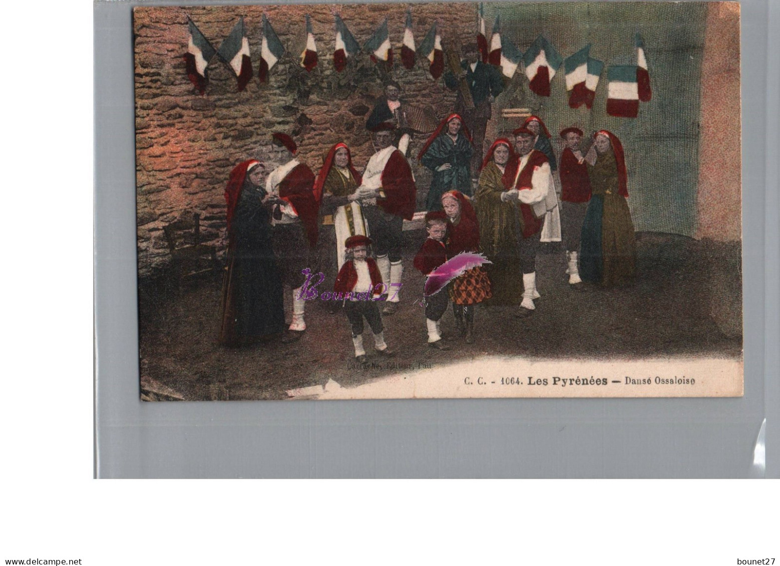 CPA LES PYRENEES - La Danse Ossaloise Groupe Folklorique Enfant Adulte Drapeau Folklore - Languedoc-Roussillon