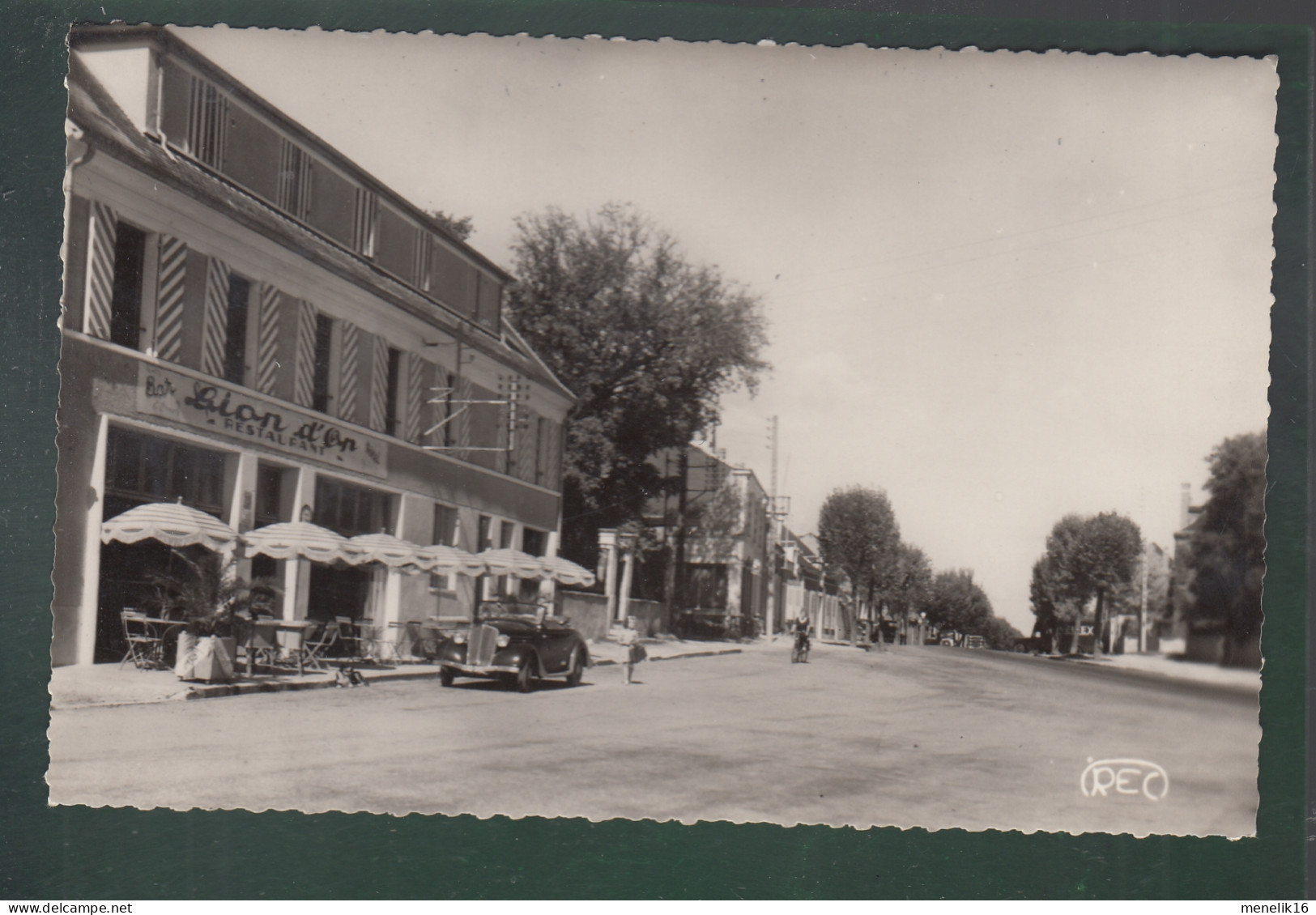 CP - 18 - Mehun-sur-Yèvre - Place Du 14 Juillet - Mehun-sur-Yèvre