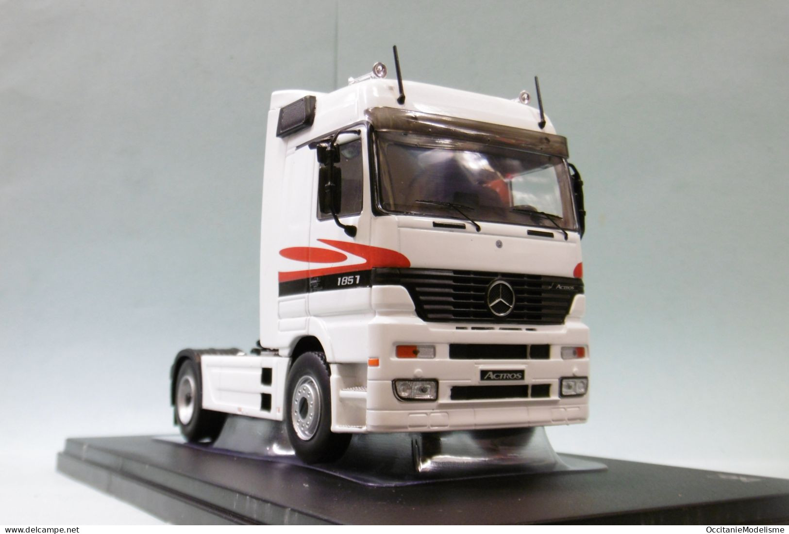 Ixo - Camion MERCEDES BENZ ACTROS MP1 1995 Blanc Réf. TR064 NBO Neuf 1/43 - Ixo