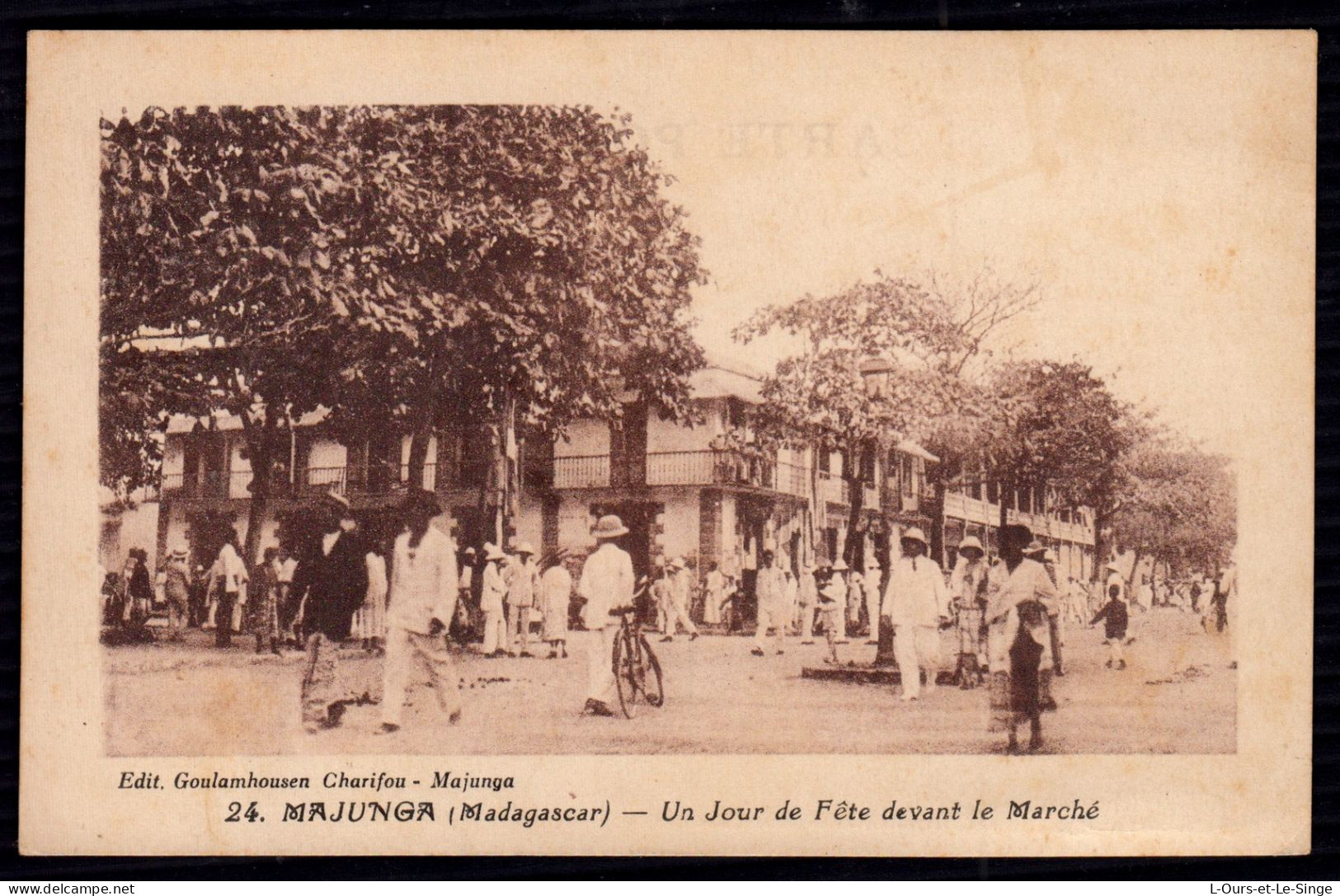 Majunga - Un Jour De Fête Devant Le Marché - Madagascar