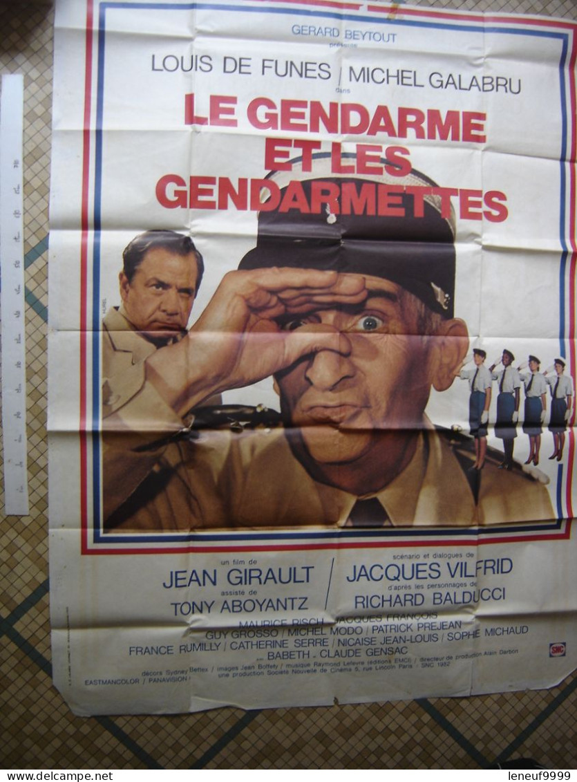 Affiche LE GENDARME Et LES GENDARMETTES Louis De Funes CINEMA - Manifesti & Poster