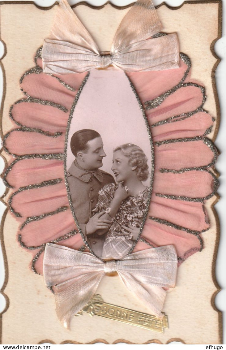 80 -CARTE COUPLE D'AMOUREUX DECORS TISSU PAILLETTES . TBE .  SCAN RECTO VERSO - A Systèmes