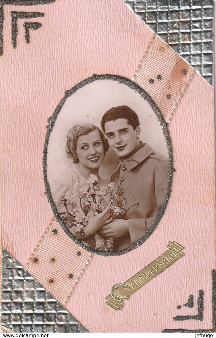 80 - CARTE COUPLE D' AMOUREUX . TISSUS PAILLETTES SOLDAT DATE DES PERMISSIONS .  SCAN R. V. - Móviles (animadas)