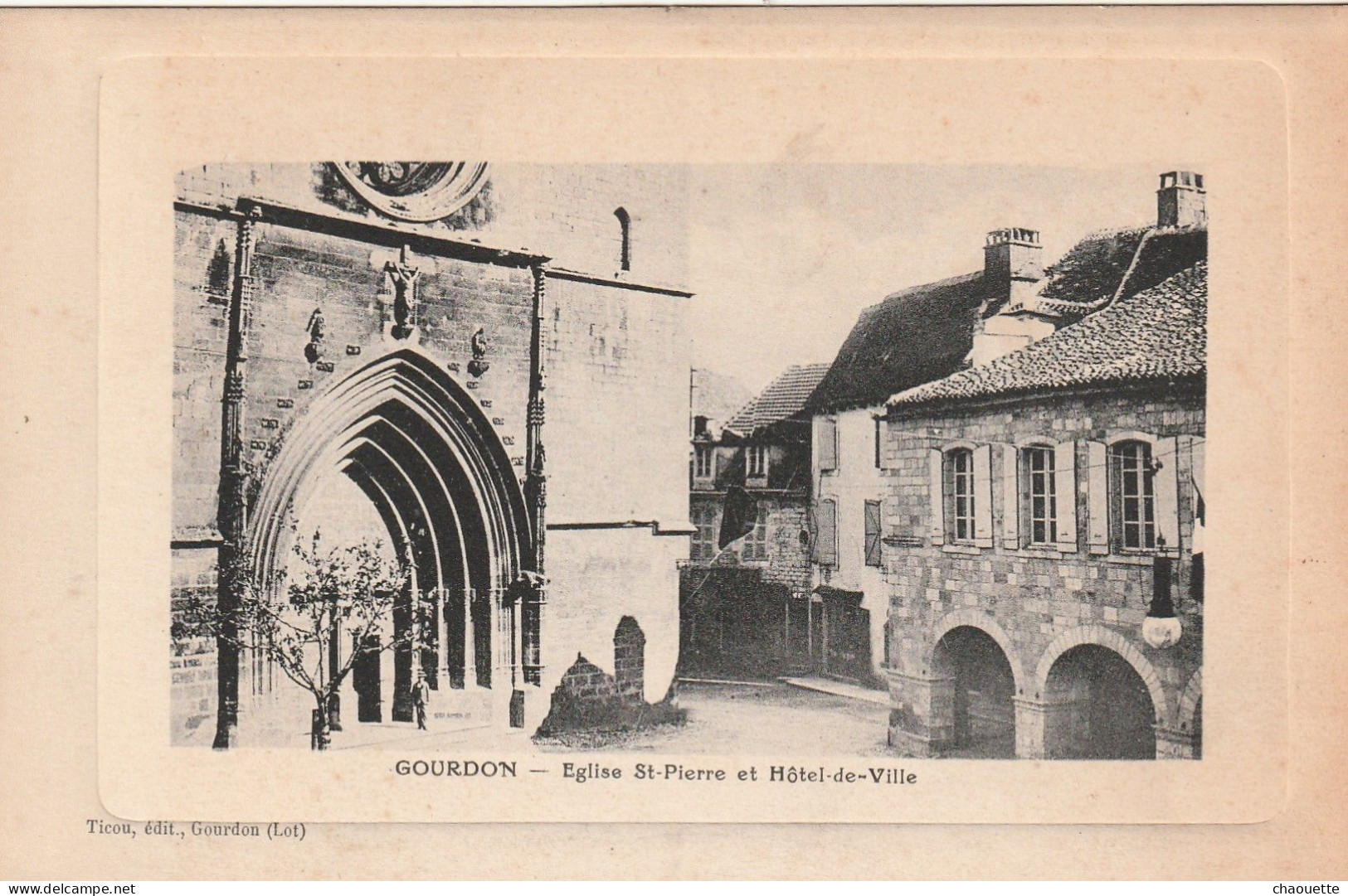 GOURDON    Eglise St.pierre Et Hotel De Ville    Edit  Ticou - Gourdon