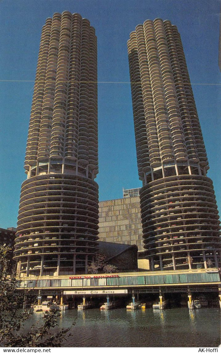 Marina City Towers Of The Chicago River. - Chicago