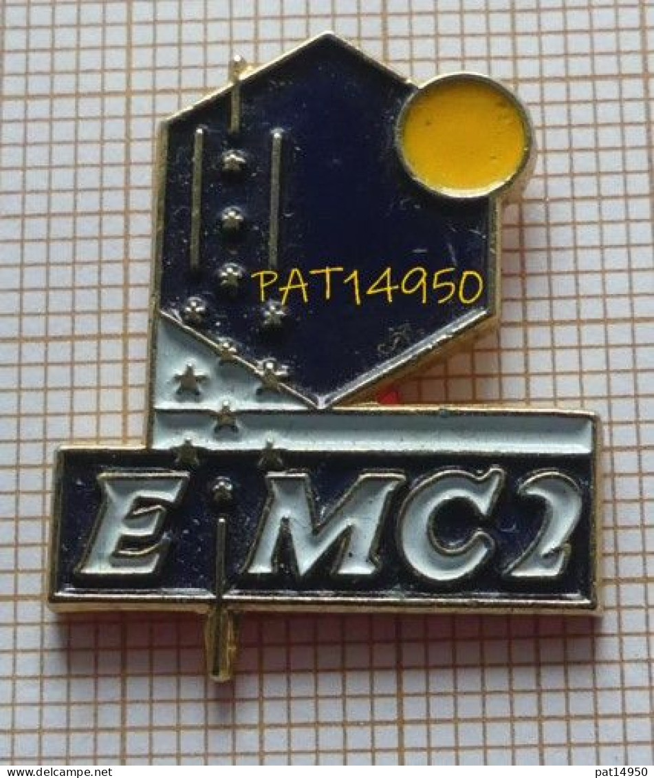 PAT14950  E = MC2  Formule D 'Albert Einstein  E=MC2 EMC2 - Personnes Célèbres