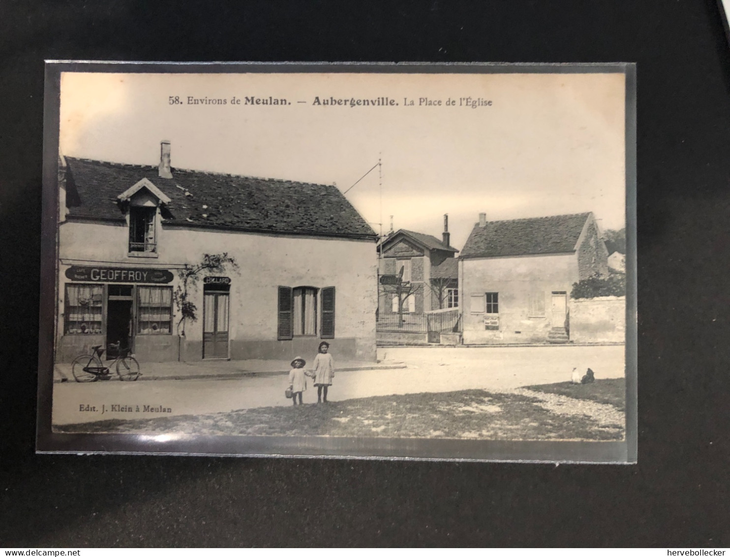 Aubergenville - La Place De L'église / 78 - Aubergenville