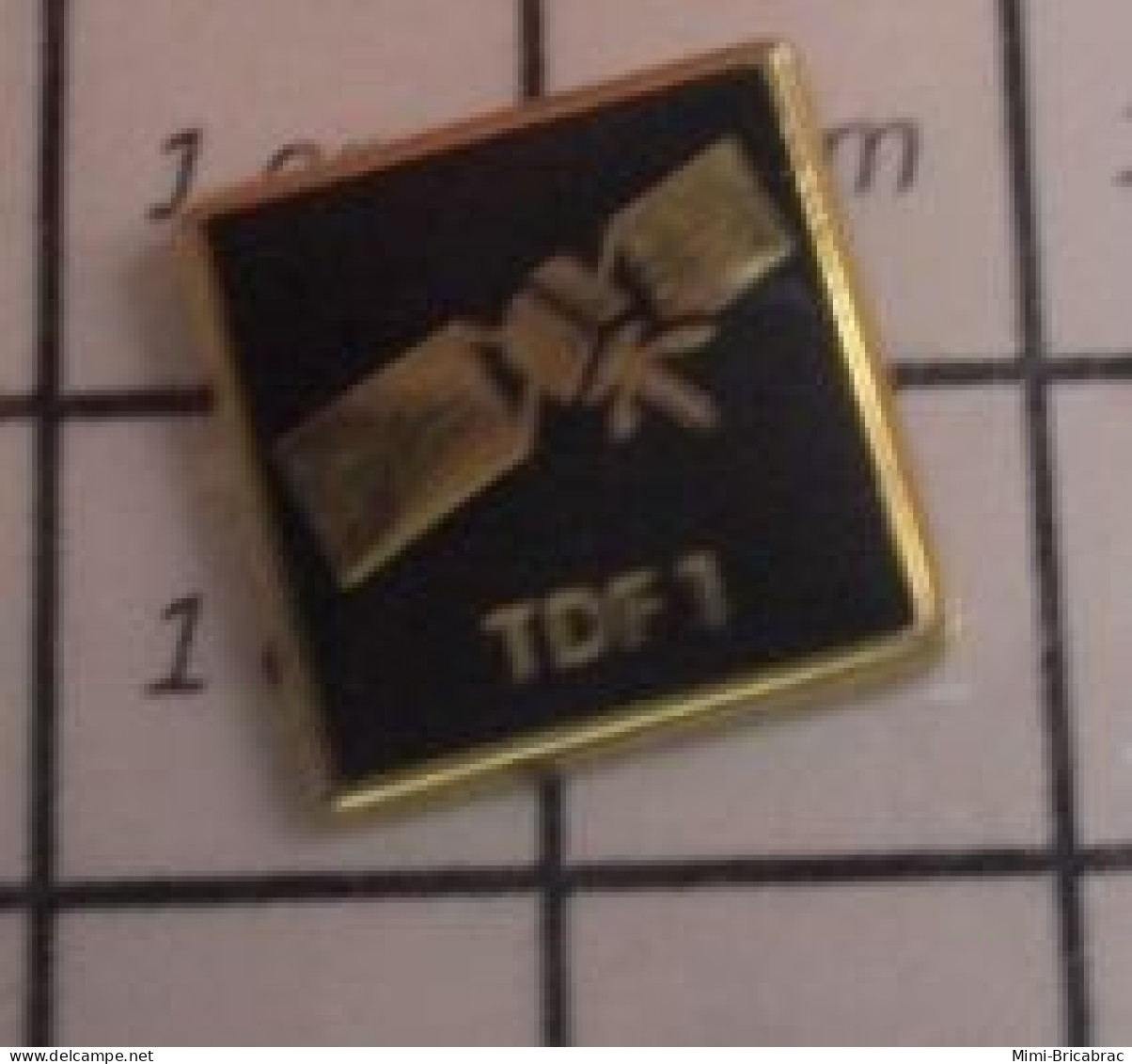 610B Pin's Pins / Beau Et Rare / ESPACE / SATELLITE TDF 1 - Space