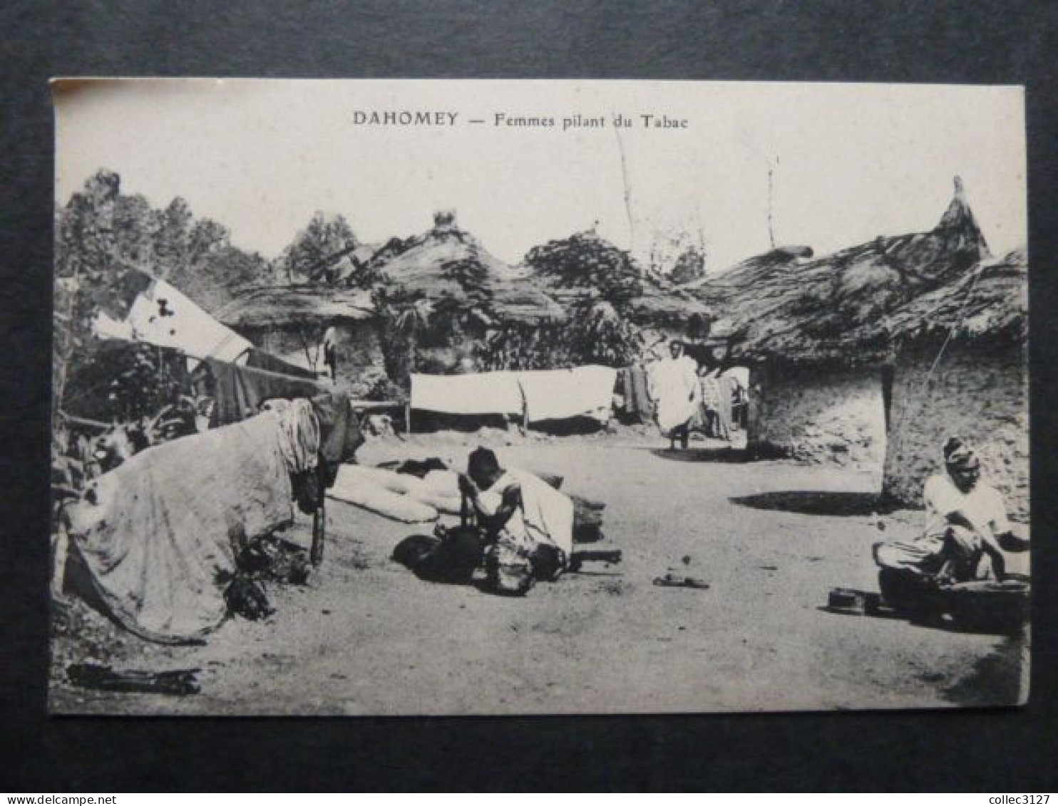 F33 - Dahomey - Femmes Pilant Du Tabac - Dahome