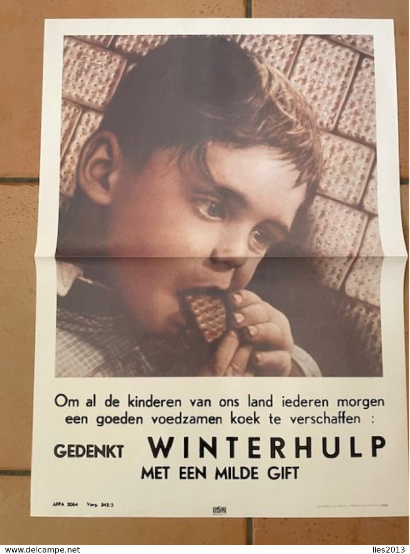 AFFICHE POSTER 1940-45 :Winterhulp . 40 CM X 60 CM AFFICHE POSTER : Reproductie - Affiches