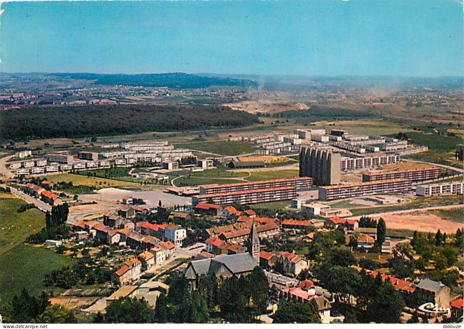 54 - Mont Saint Martin - Vue Générale Aérienne  En Arrière-plan  Z.U.P  Et Frontière - Carte Neuve - CPM - Voir Scans Re - Mont Saint Martin