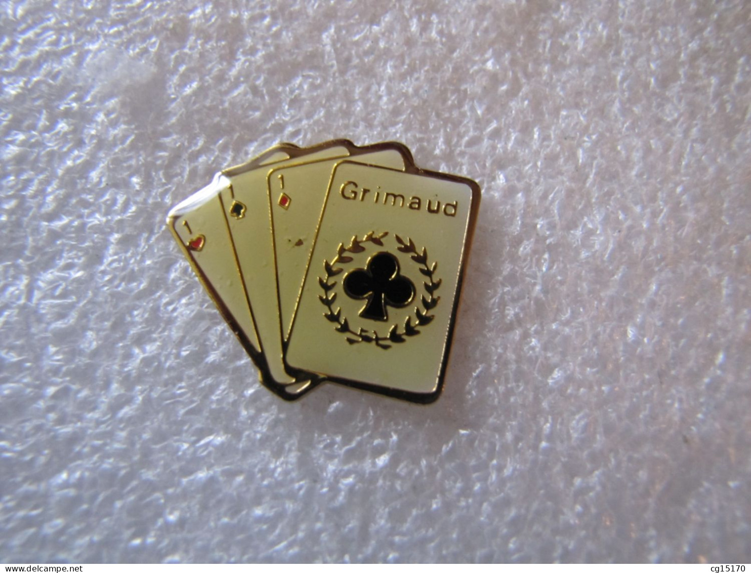 PIN'S     GRIMAUD  JEU DE CARTES - Casinos