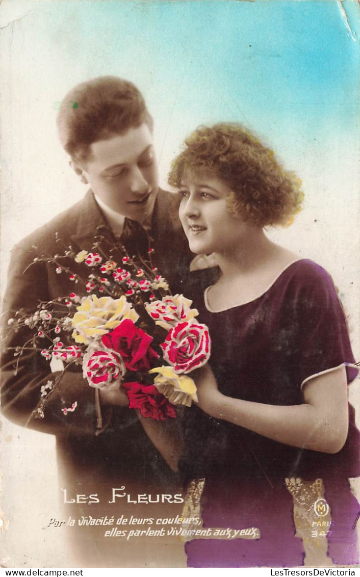 COUPLES - Les Fleurs - Par La Vivacité De Leurs Couleurs - Elles Parlent Vivement Aux Yeux - Carte Postale Ancienne - Couples
