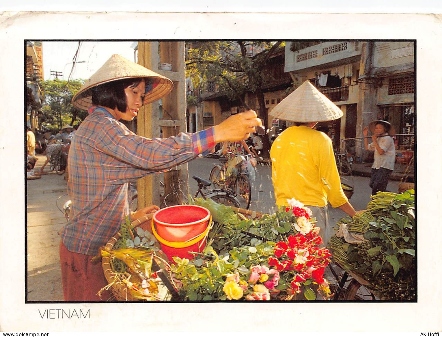 Hanoi - Vendors Sell Many Kinds Of Flowers - Vietnam