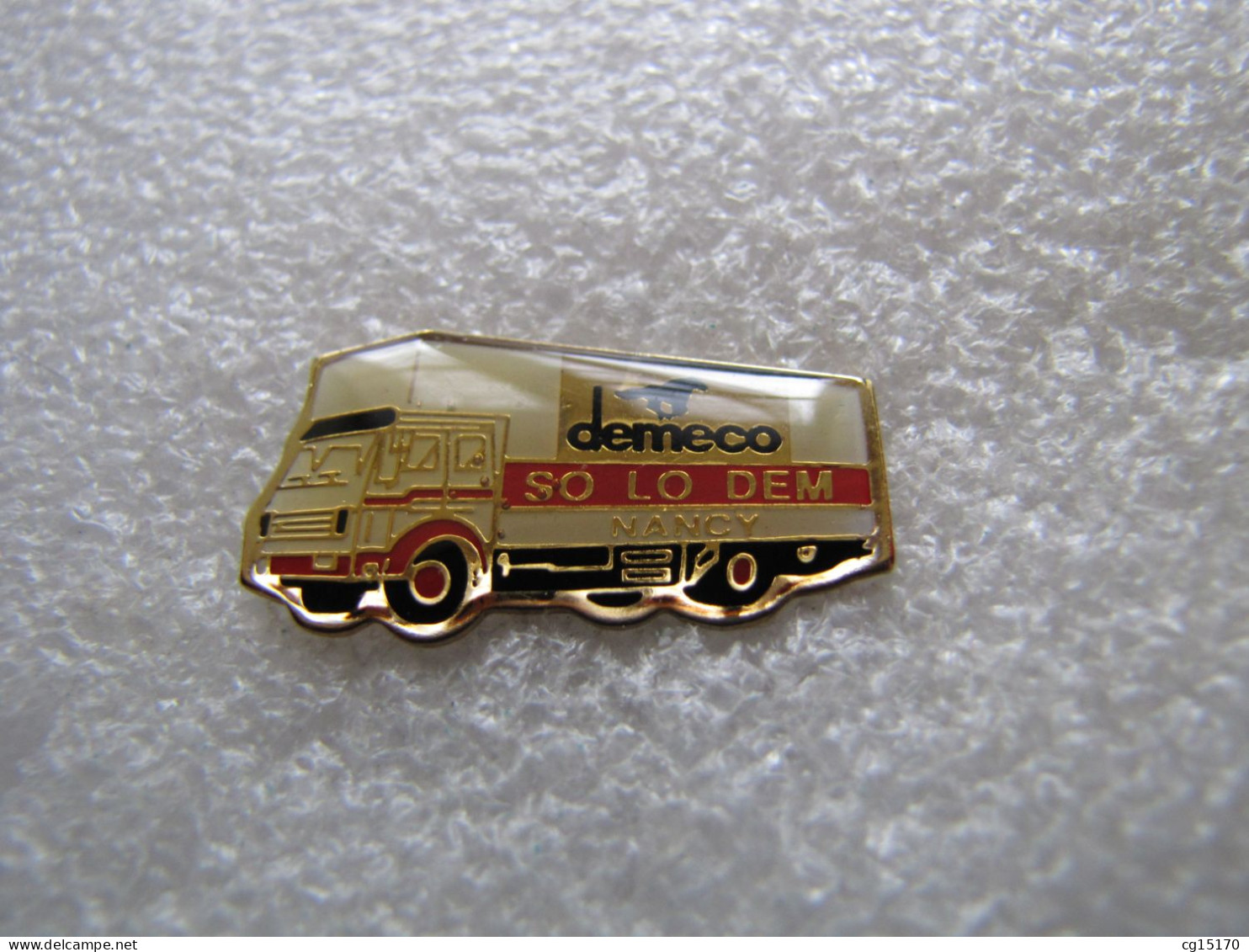 PIN'S    CAMION  DEMECO  NANCY - Transports