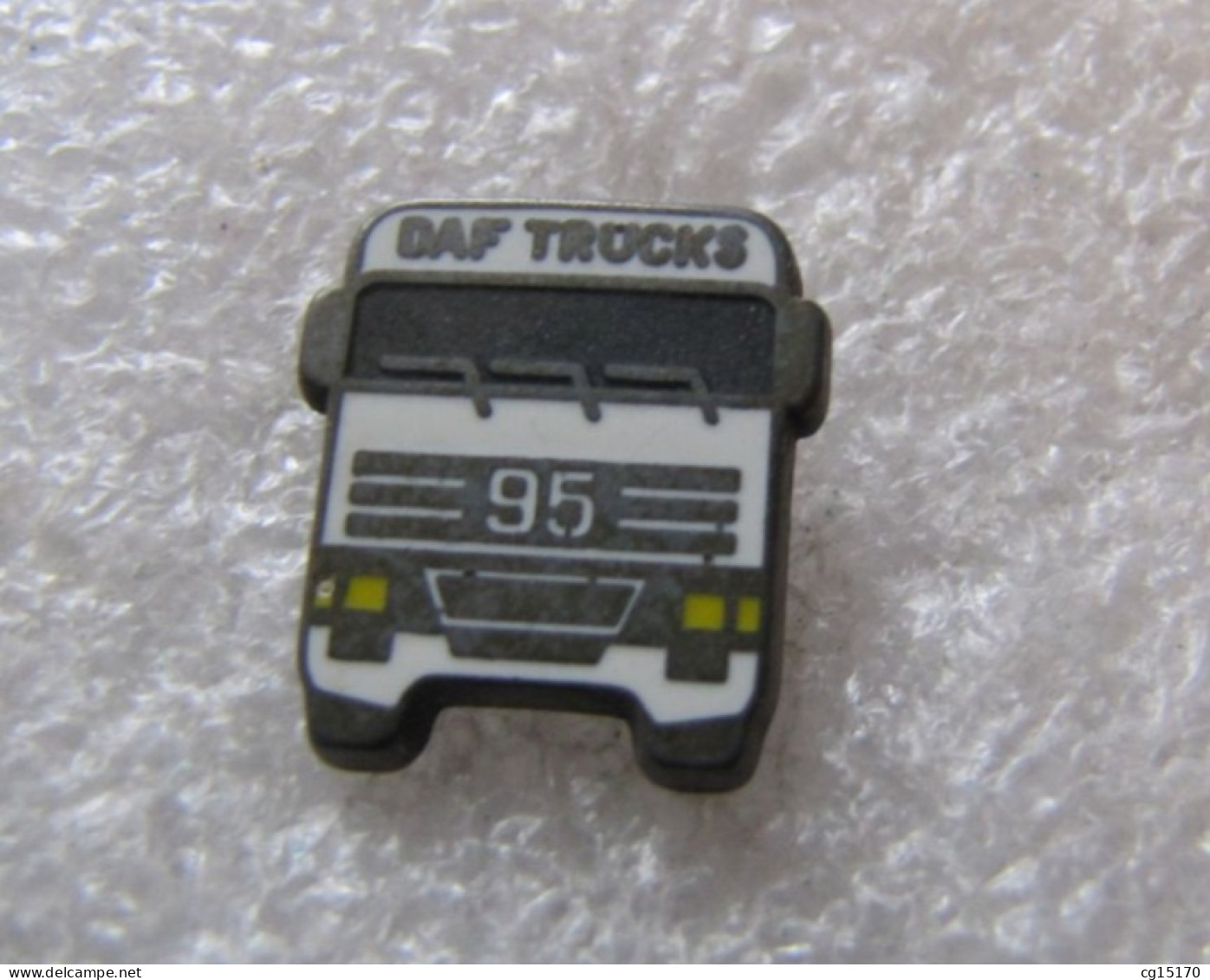 PIN'S    CAMION  DAF  TRUCKS  95  Zamak - Transportation