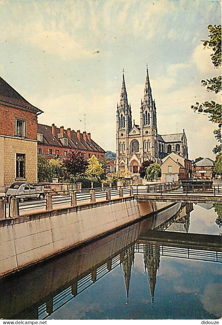 61 - Vimoutiers - Les Bords Da La Vie - Au Dernier Plan  L'église - Automobiles - CPM - Voir Scans Recto-Verso - Vimoutiers