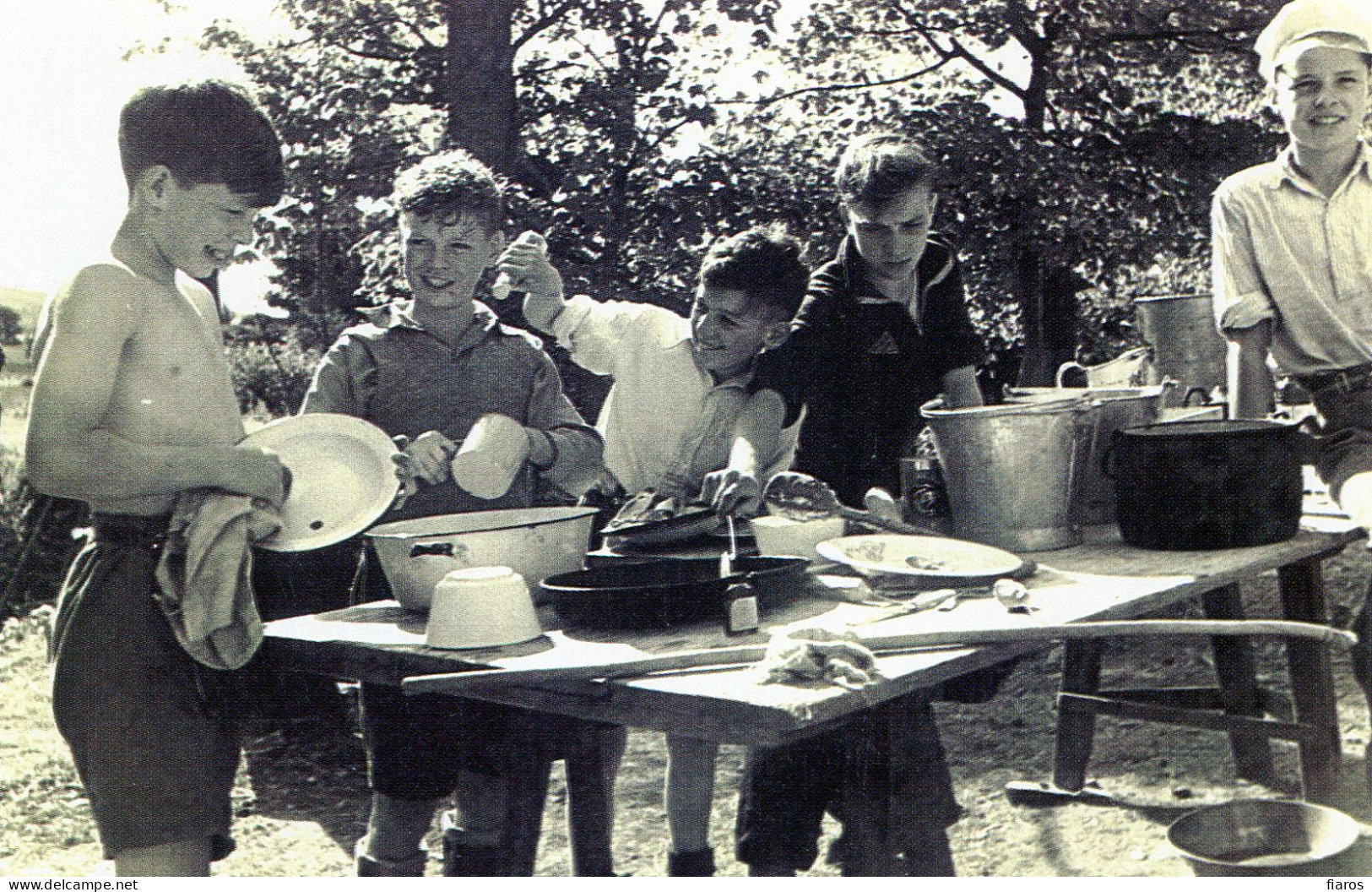 "Camping, September 1949" Boy Scouts, Washing Up, Holiday, Country, Escape, Perfect Day [CPM Nostalgia Postcard Repro] - Groupes D'enfants & Familles