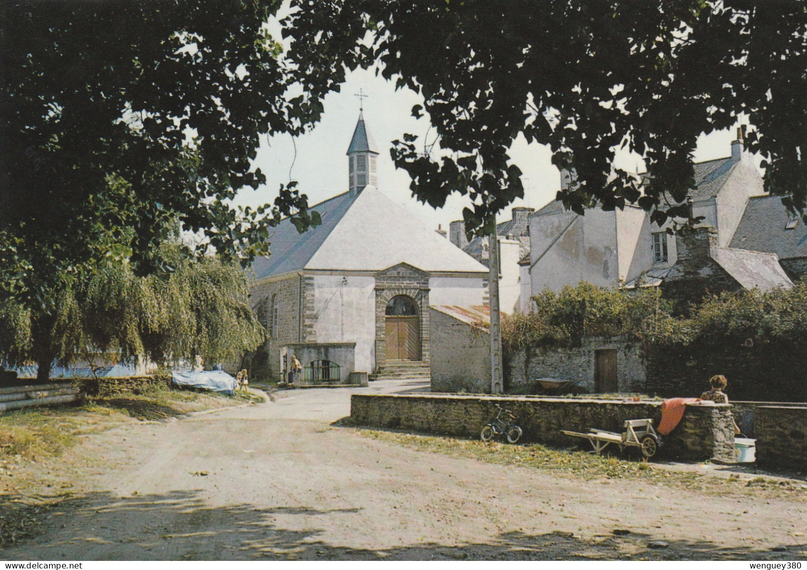 56 LOCMARIA    ILE De  GROIX  L'Eglise Et La Fontaine.   ND De Plasmanec  TB PLAN. Env. 1920.  RARETE  Voir Description - Groix