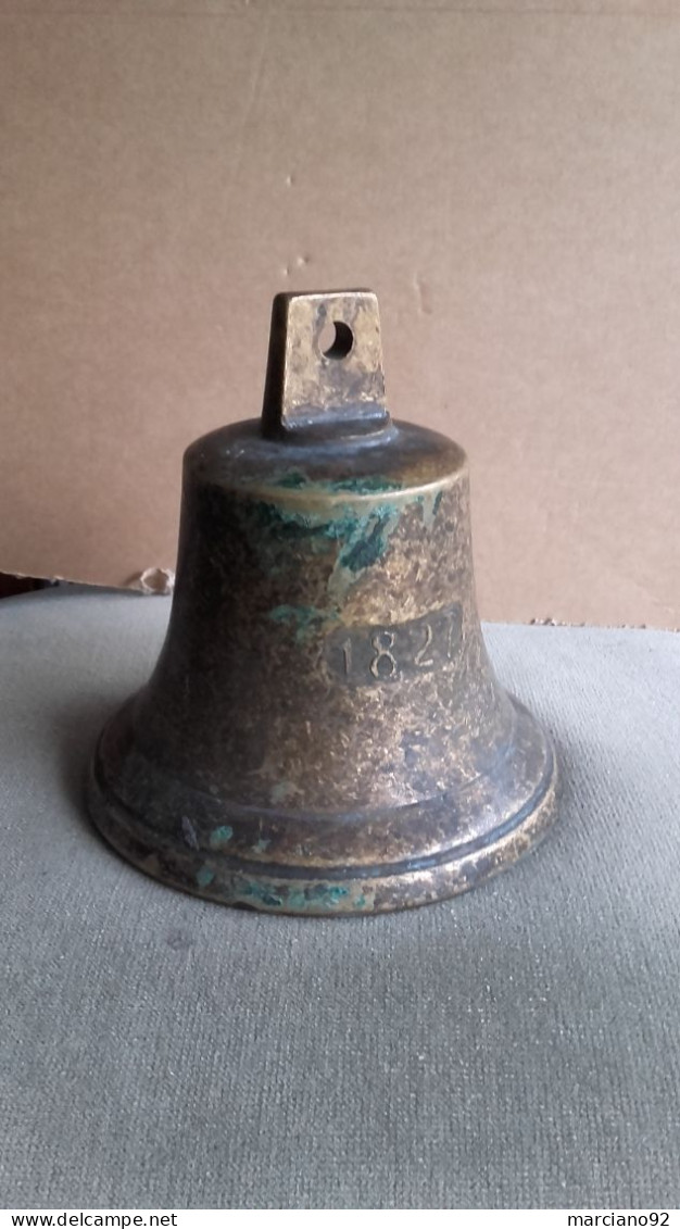 Ancienne Cloche De Marine  En Bronze , 14 Cm De Haut - Campane