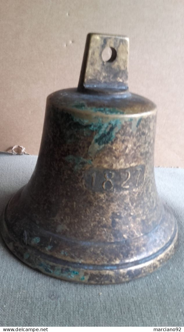 Ancienne Cloche De Marine  En Bronze , 14 Cm De Haut - Bells