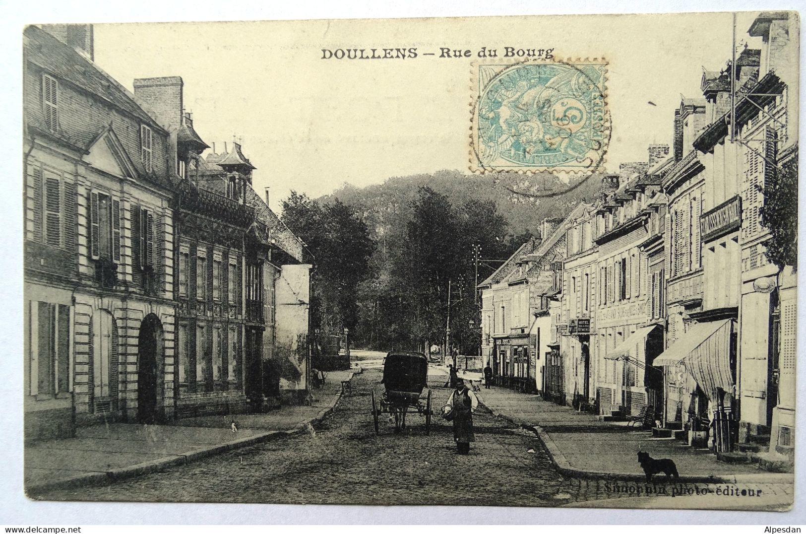 DOULLENS. Rue Du Bourg - Doullens